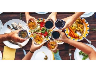 Le repas familial, qui passe a table