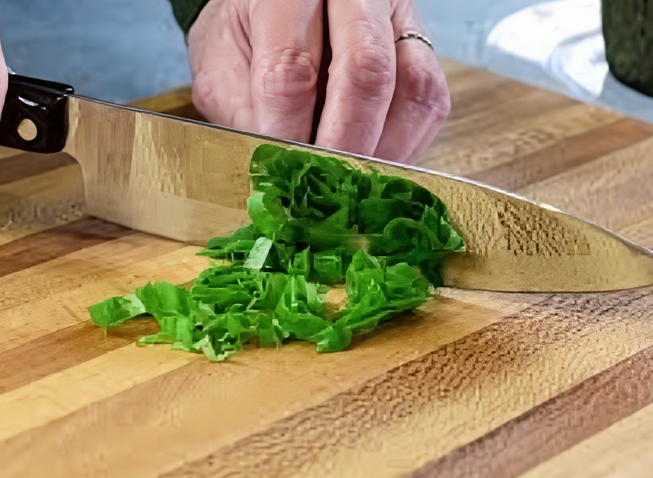 Tailler : Action de chiffonnade