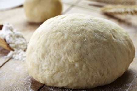 Boule de pâte a pizza bien levée