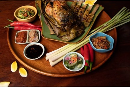 Poulet Ayam Betutu spécialité de Bali