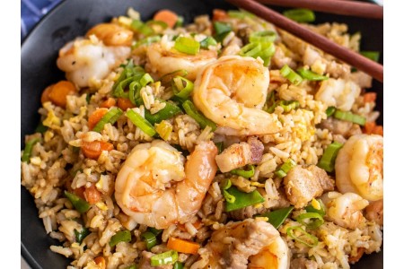Riz impérial frit aux gambas et porc caramélisé
